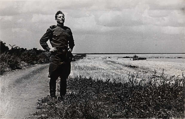 Фотография «Снова дома» / Фотографа Н. Хорунжий. [1960-е].